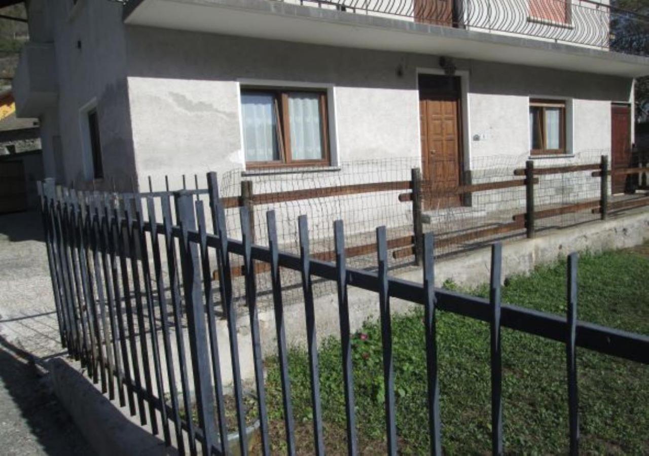 Casa Mia Apartment Nus Exterior foto